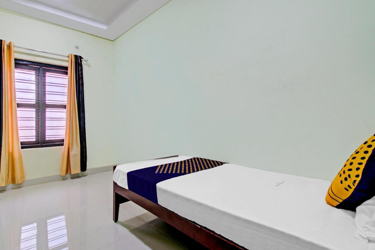 Spot On 73862 Jaya Tourist Home バルカラ エクステリア 写真